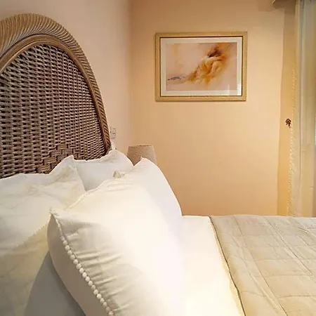 Bambu Hotel *